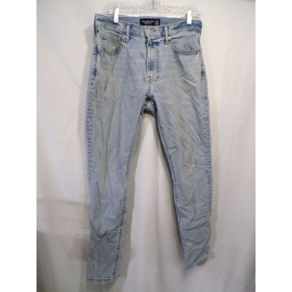 Abercrombie & Fitch Women's Athletic Slim Light Wash Jeans Size 31 30